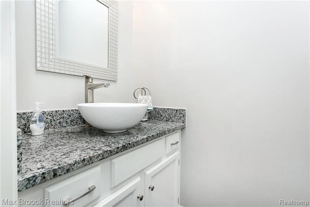 2922 Powderhorn Ridge Road Rochester Hills, MI 48309 - Photo 15 of 31