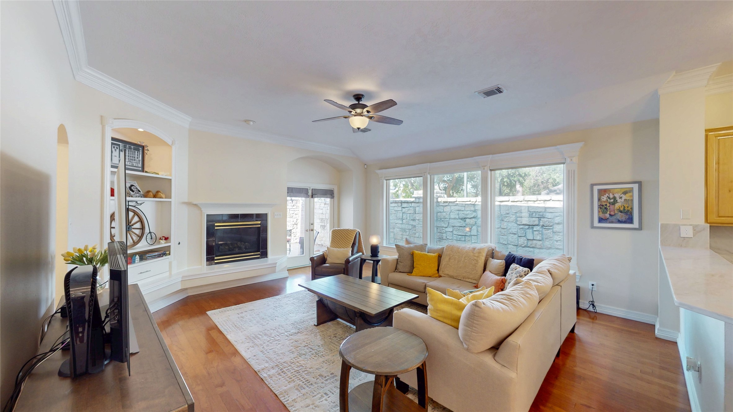 7947 Clarion Way Houston, TX 77040 - Photo 13 of 36 Living Room