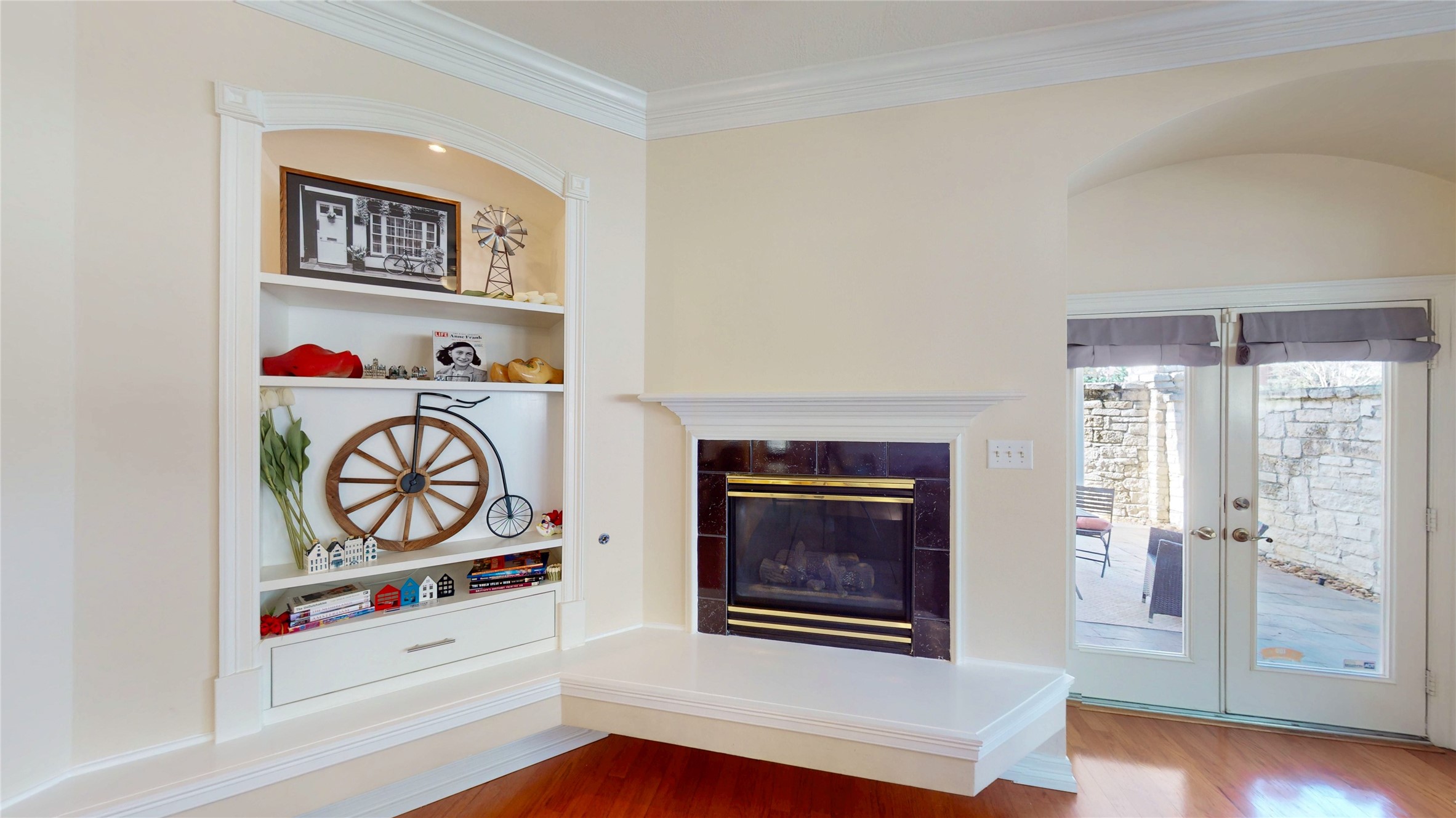 7947 Clarion Way Houston, TX 77040 - Photo 15 of 36 Fireplace and Built-Ins