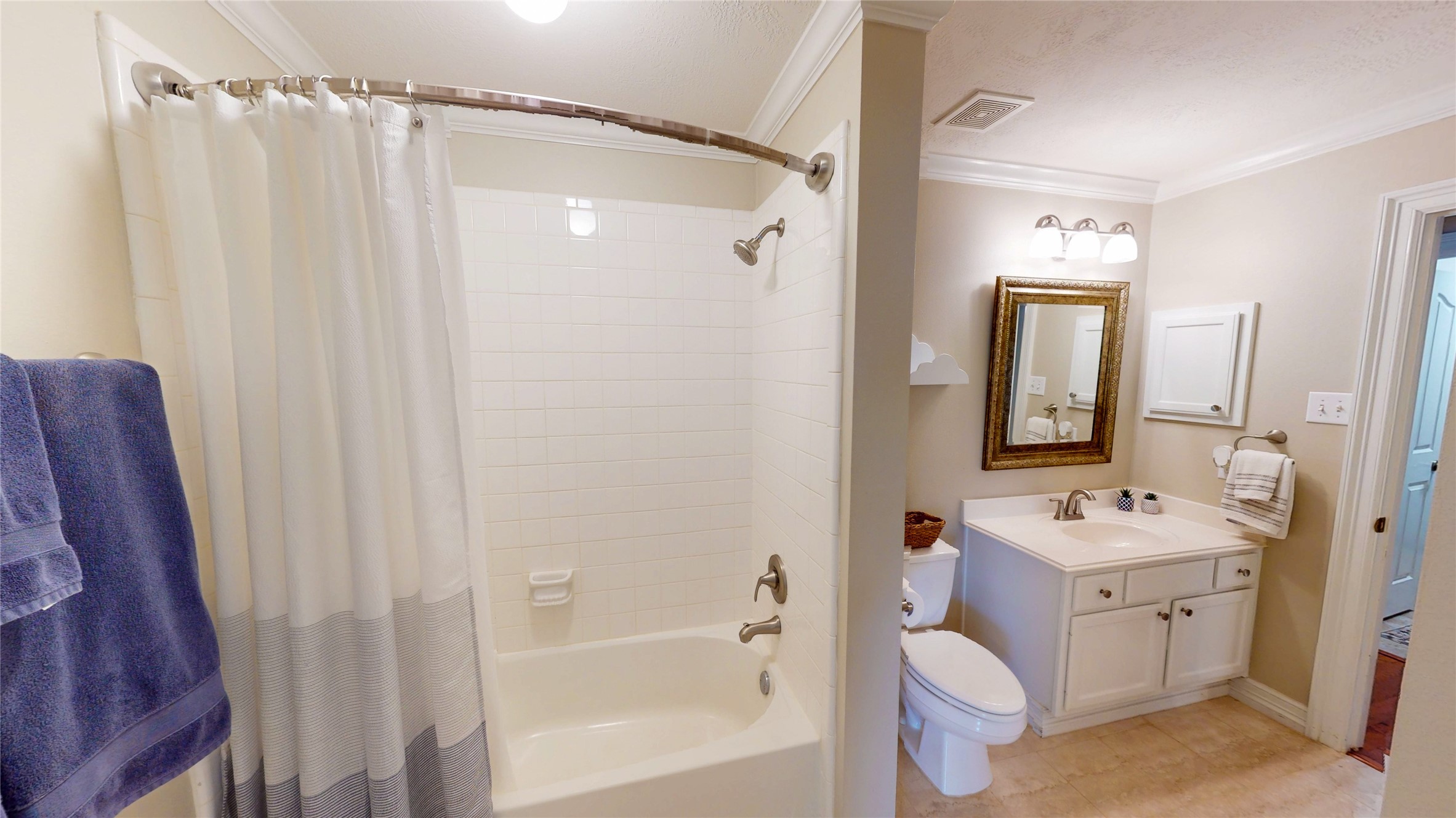 7947 Clarion Way Houston, TX 77040 - Photo 25 of 36 Second Full Bathroom
