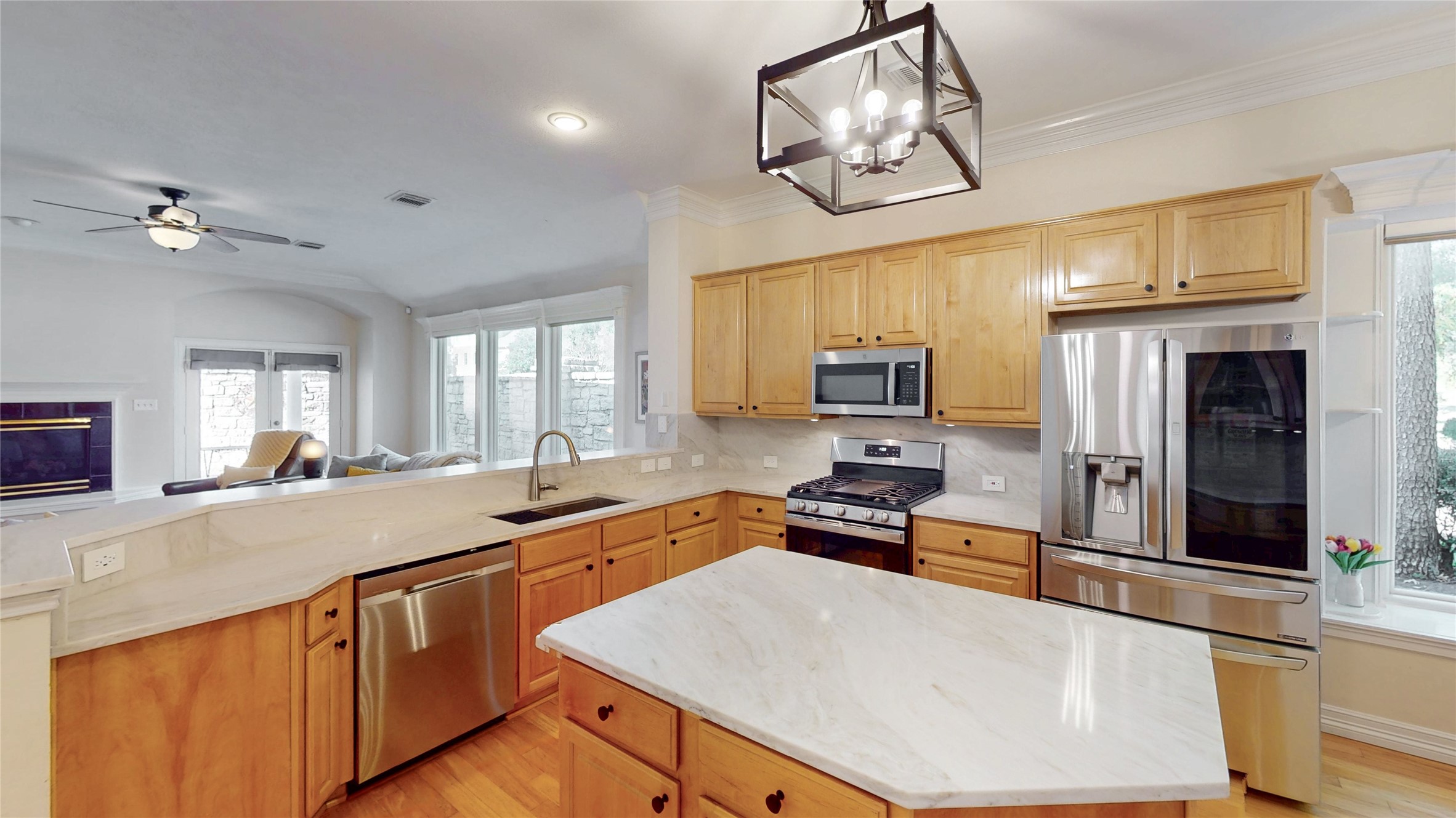 7947 Clarion Way Houston, TX 77040 - Photo 10 of 36