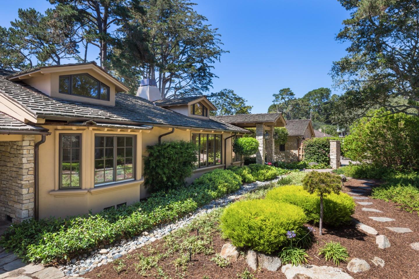 25026 Hatton Road Carmel, CA 93923 - Photo 5 of 22 Gallery Image 5