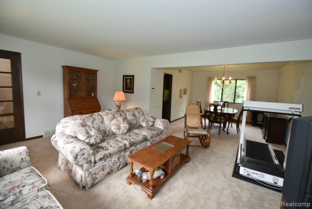 2284 West Avon Road Rochester Hills, MI 48309 - Photo 13 of 53