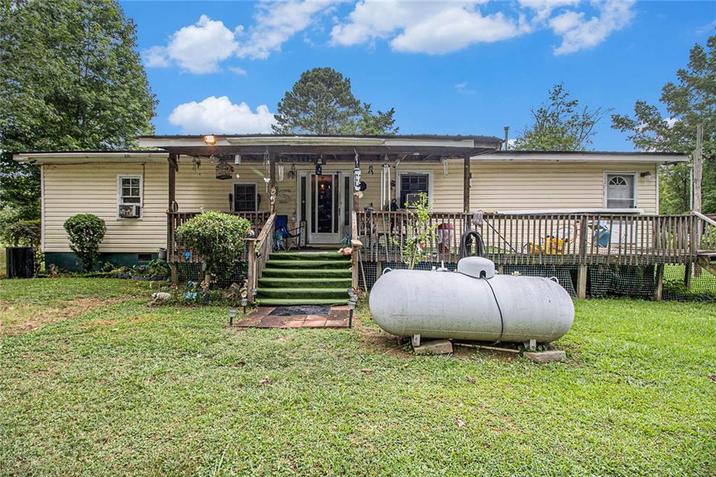 a view of a house with backyard and porch
