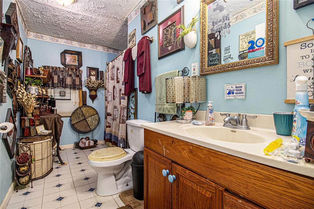 399 Rudy York Road Northwest Cartersville, GA 30121 - Photo 14 of 25 a bathroom with a toilet a sink and a shower