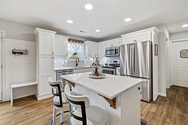 $484,500 | 890 West Main Street, Alexandria, TN 37012