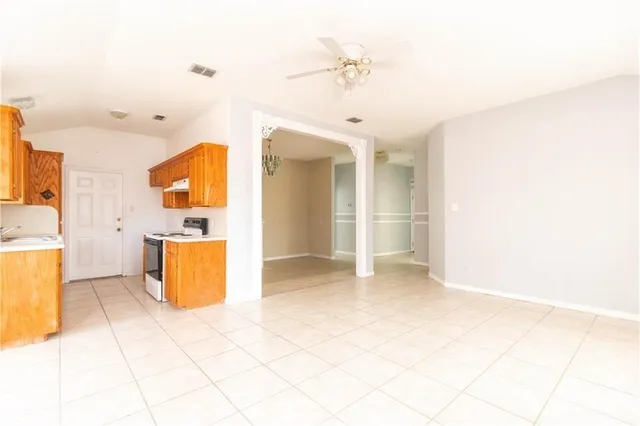 $1,600 | 7945 Fox Drive, Corpus Christi, TX 78414