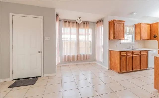 $1,600 | 7945 Fox Drive, Corpus Christi, TX 78414