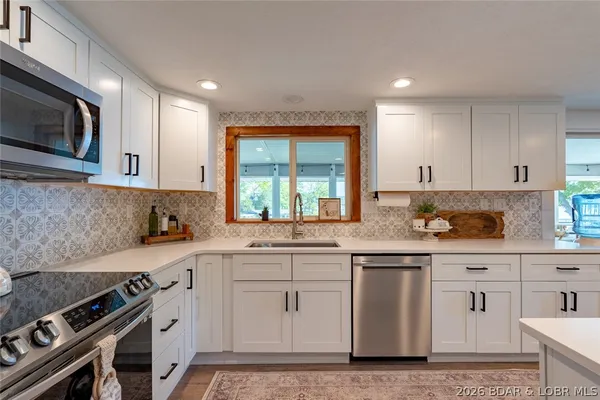 $620,000 | 396 Wundurvue Circle, Climax Springs, MO 65324