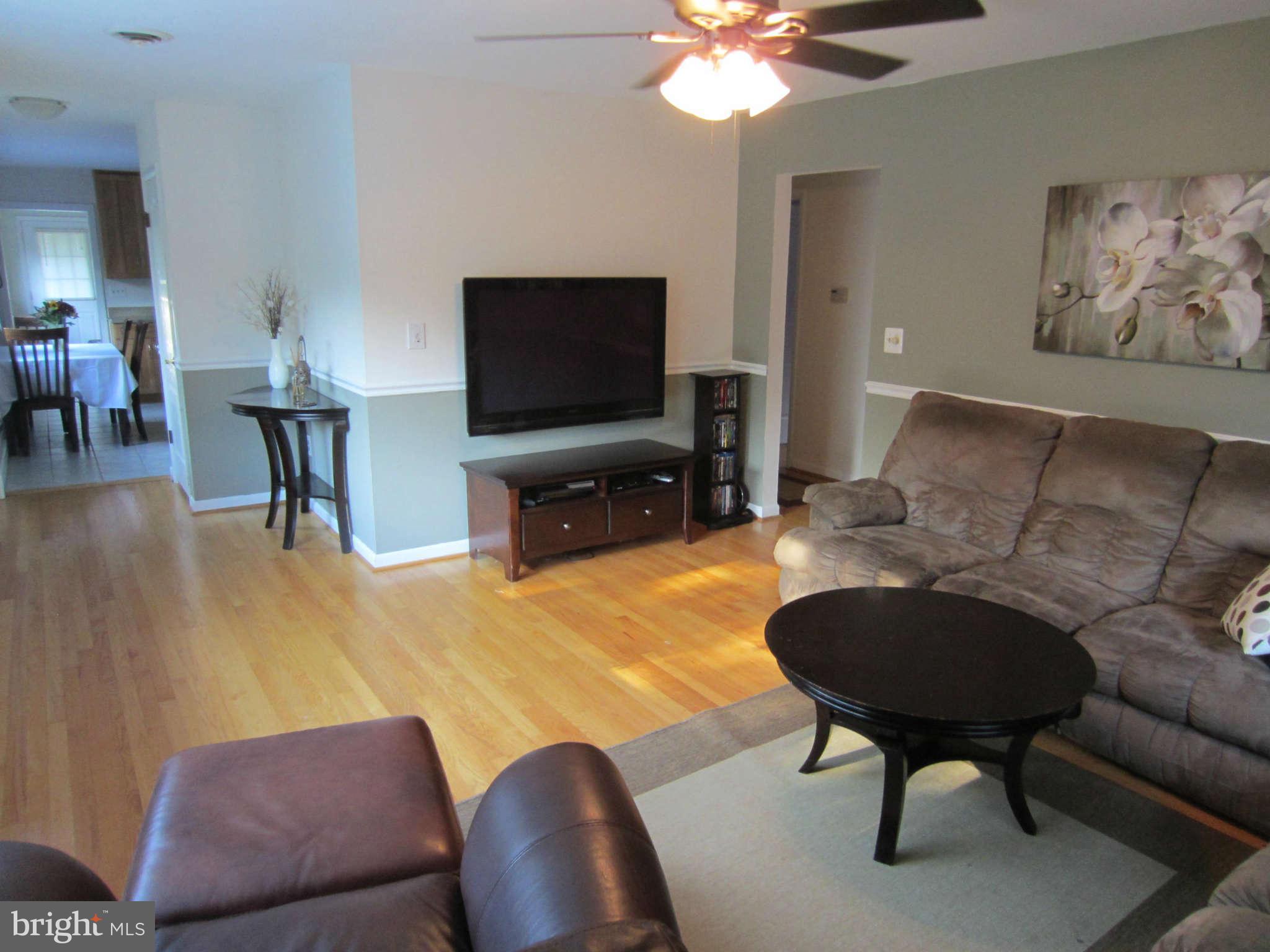 10012 Moxley Road Damascus, MD 20872 - Photo 6 of 24 Living Room