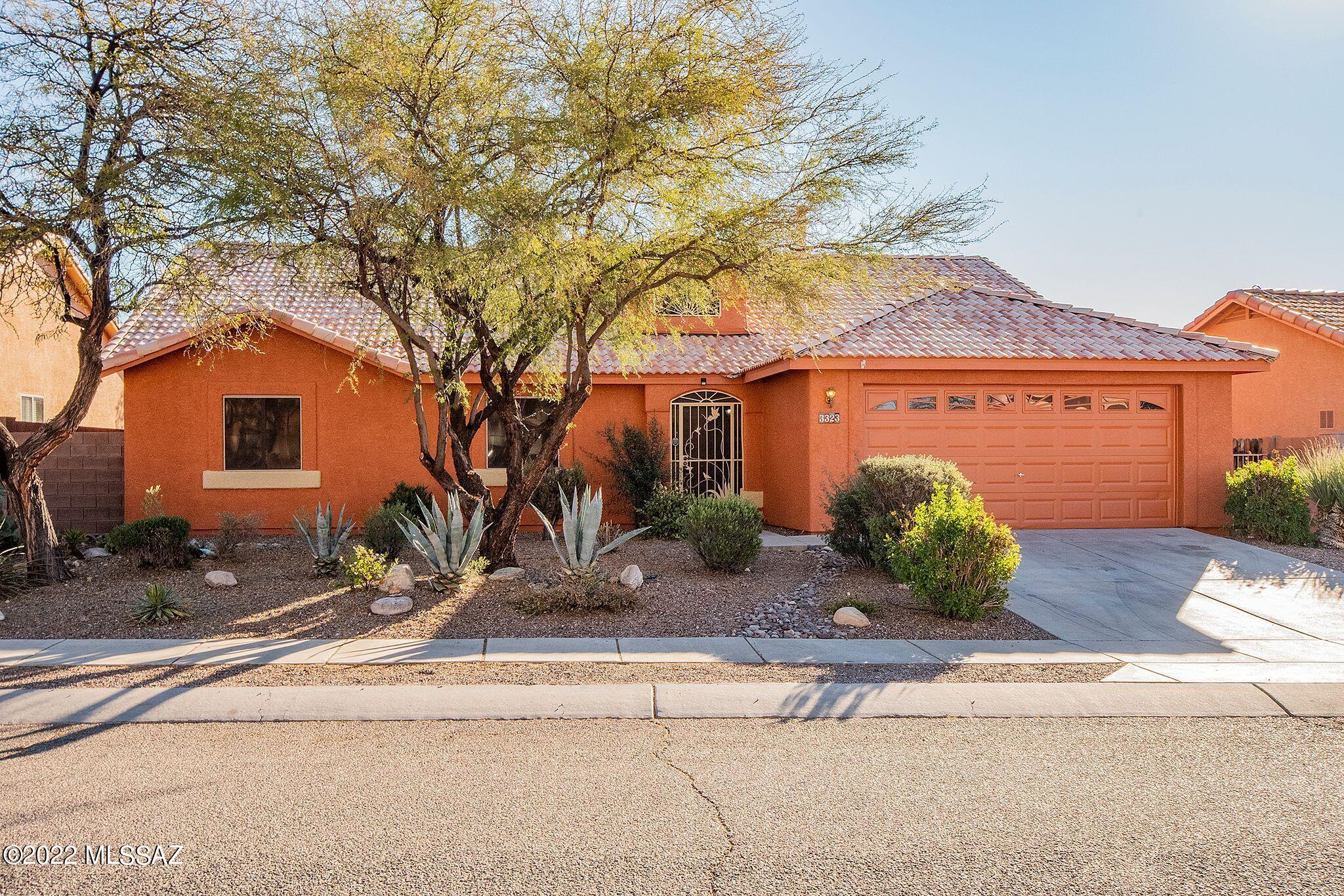 3323 South Thunder Chorus Road Tucson, AZ 85713 - Photo 3 of 38