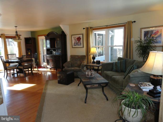 505 Brentwood Road Edgewater, MD 21037 - Photo 17 of 30 Living Room