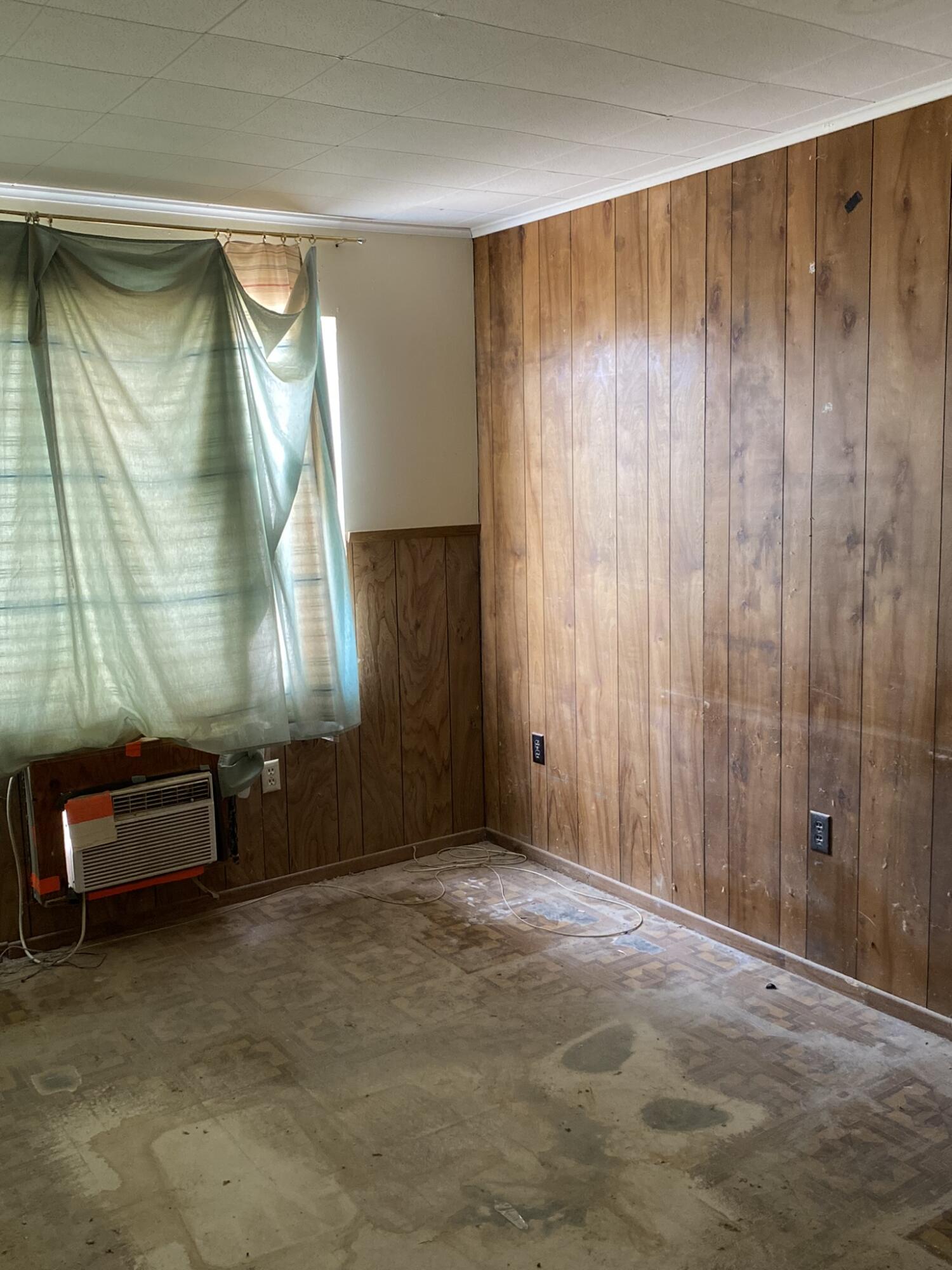 63325 Mesa Verde Joshua Tree, CA 92252 - Photo 20 of 39 an empty room with windows