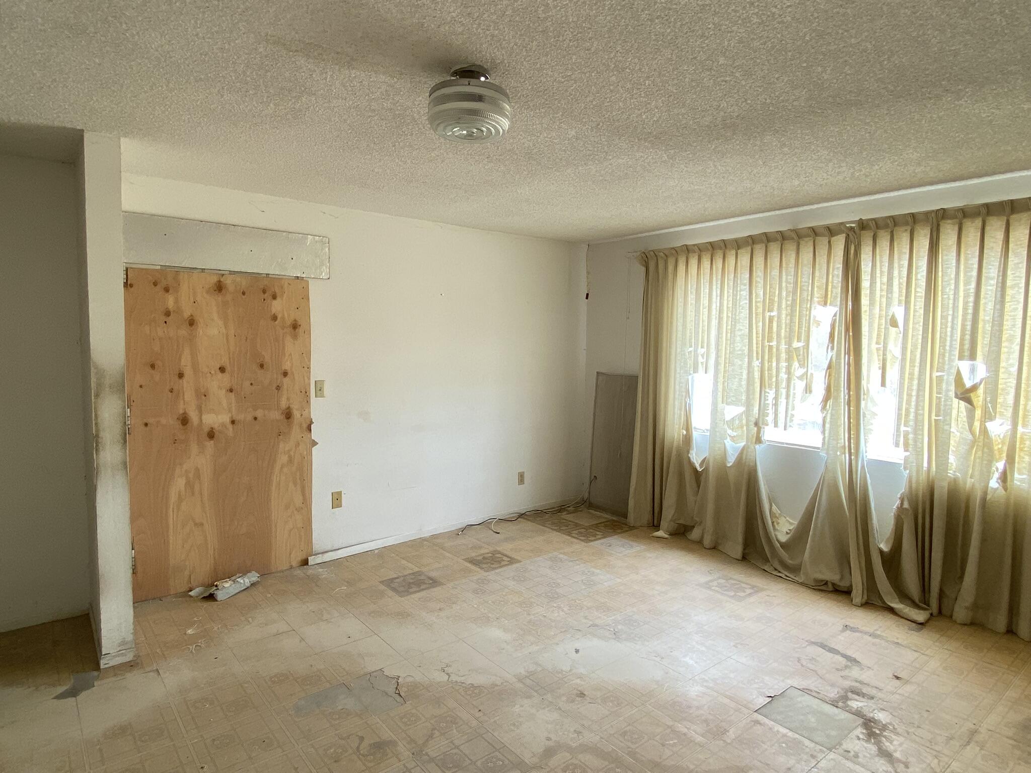 63325 Mesa Verde Joshua Tree, CA 92252 - Photo 30 of 39 an empty room with windows