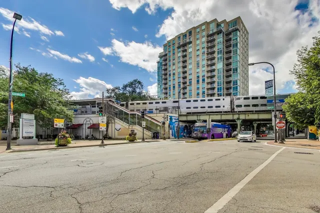 $369,000 | 1720 Maple Avenue, Unit 1360, Evanston, IL 60201