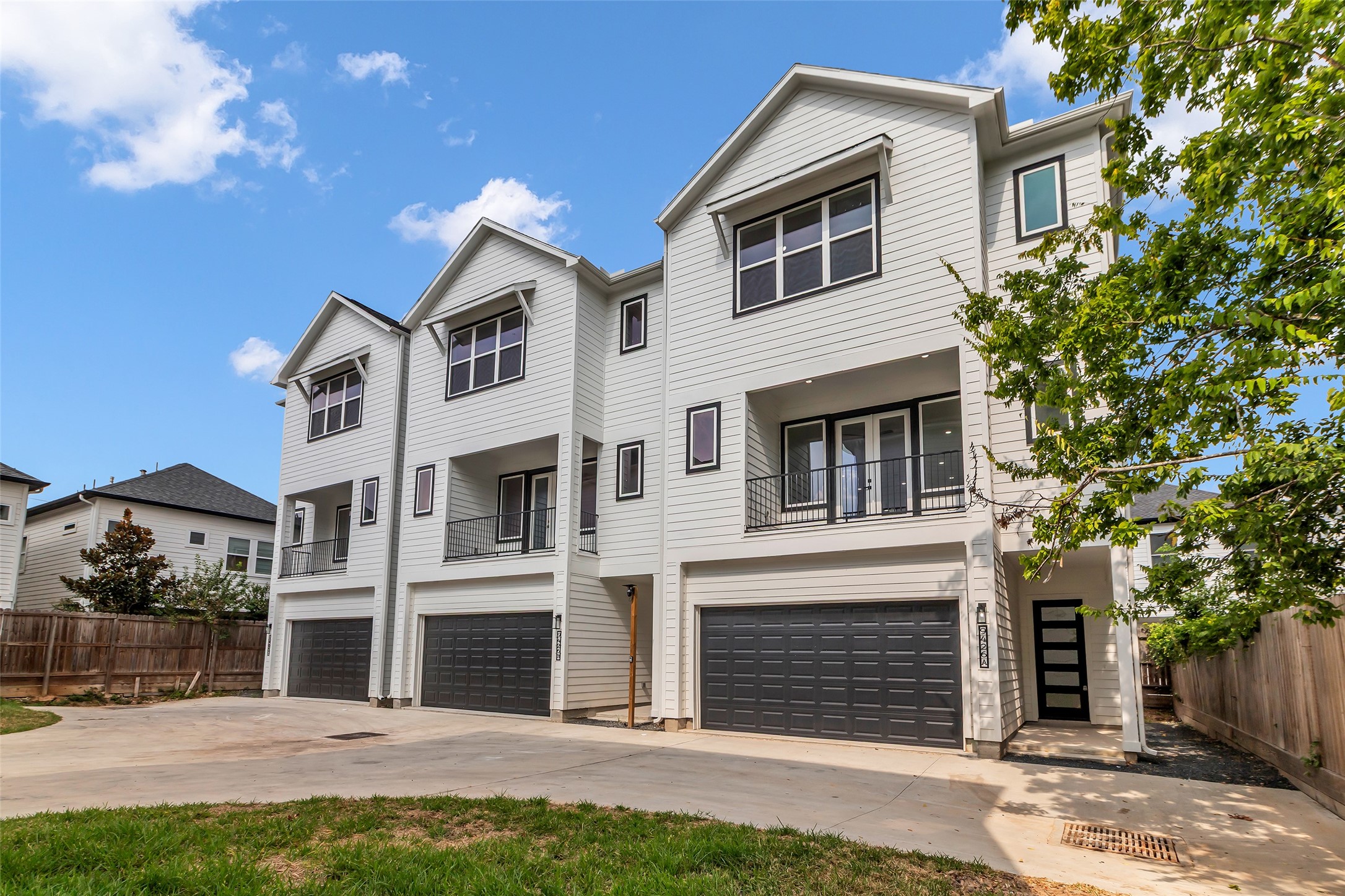 9426 Campbell Road, Unit A Houston, TX 77080 - Photo 25 of 26 a front view of a house with a yard