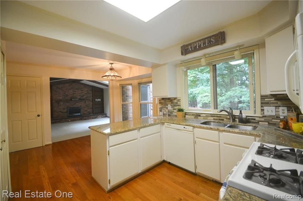 524 Rochdale Drive North Rochester Hills, MI 48309 - Photo 7 of 26