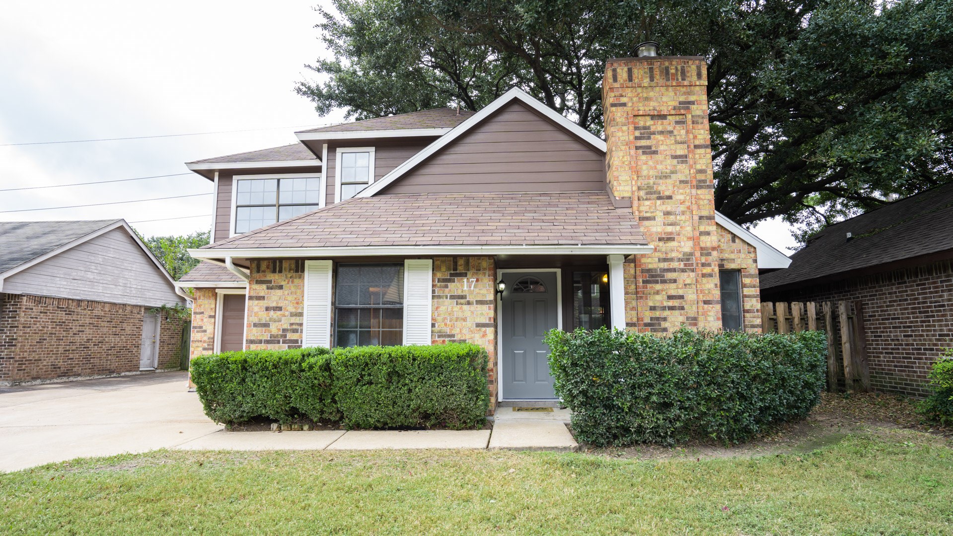 17 Regency Lane Houston, TX 77088 - Photo 2 of 23 a front view of a house with a yard