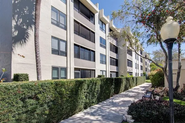 $1,400 | 2615 Cove Cay Drive, Unit 205, Clearwater, FL 33760