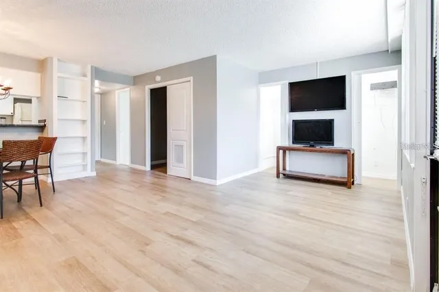 $1,400 | 2615 Cove Cay Drive, Unit 205, Clearwater, FL 33760