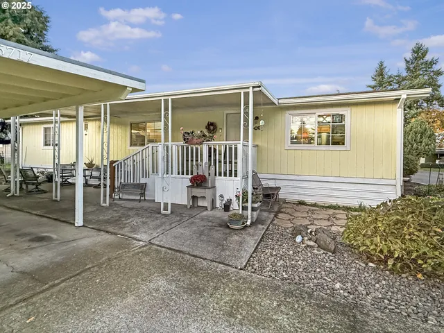 a view of a house with a outdoor space