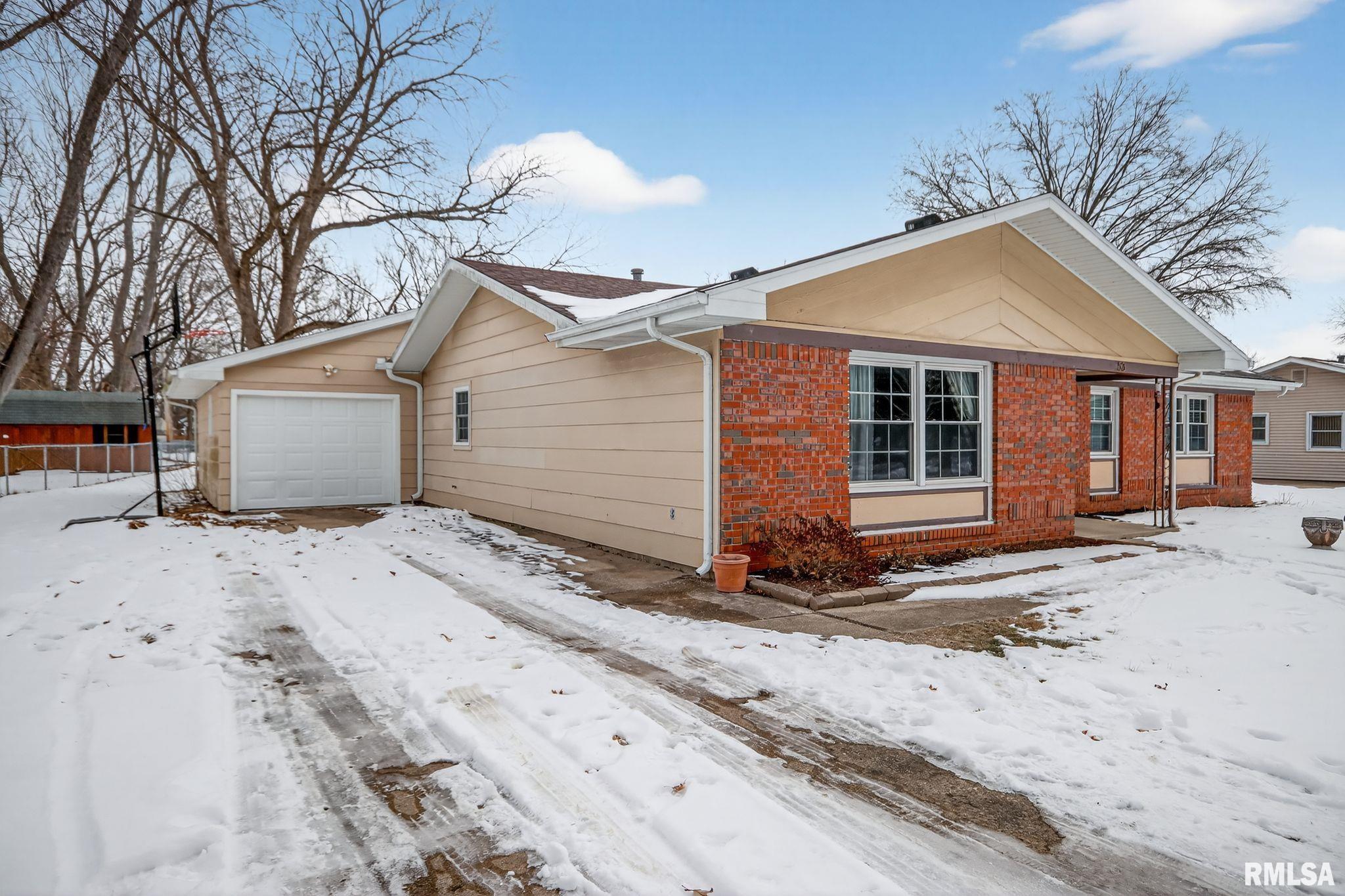 53 Mishawaka Drive Rochester, IL 62563 - Photo 2 of 32