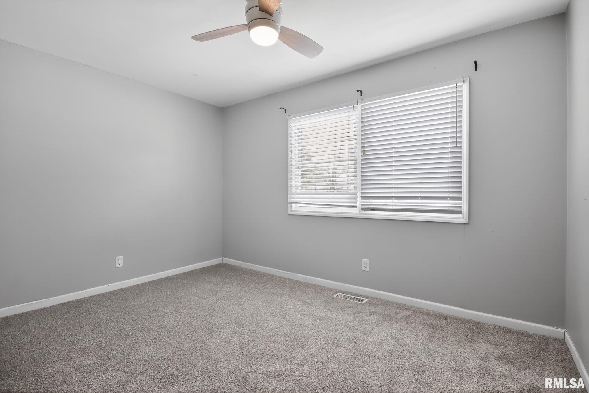 53 Mishawaka Drive Rochester, IL 62563 - Photo 7 of 32