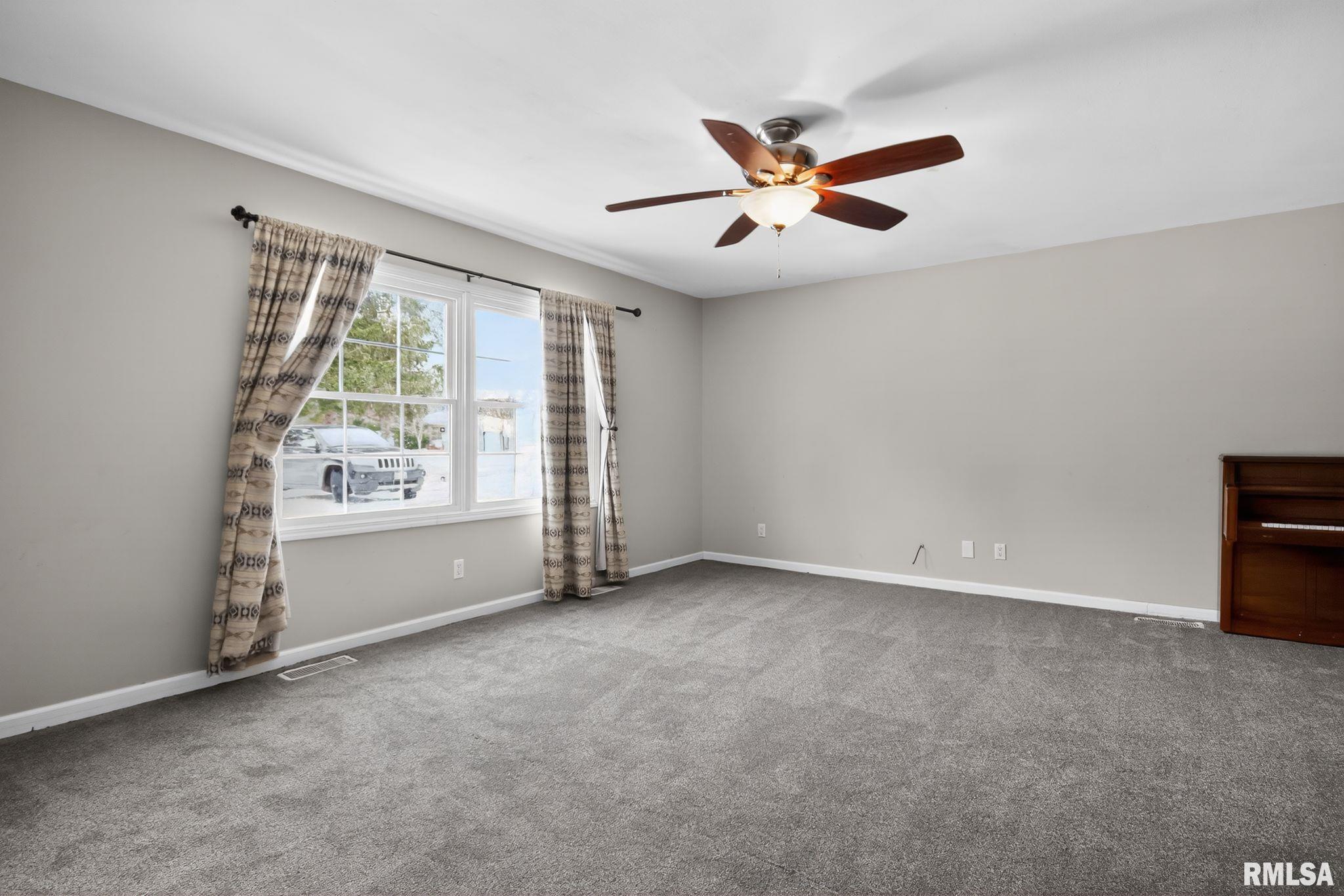 53 Mishawaka Drive Rochester, IL 62563 - Photo 10 of 32