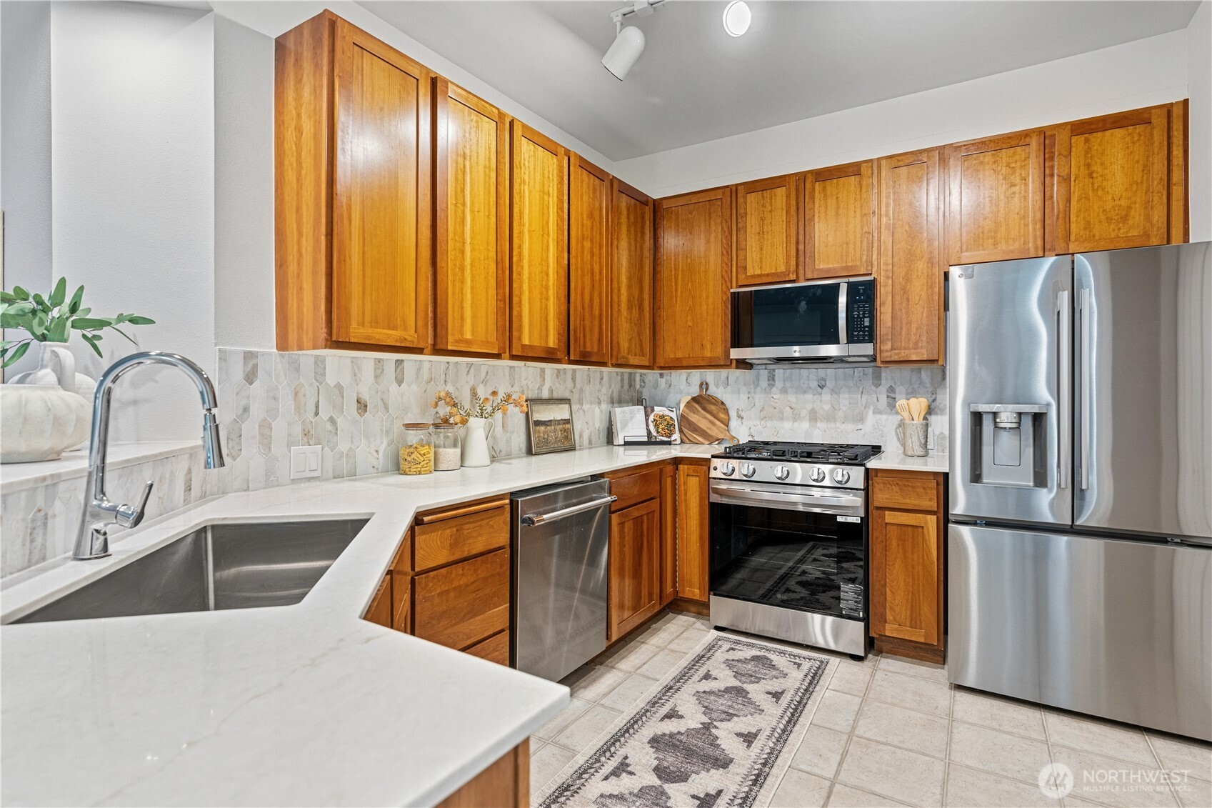 1900 Alaskan Way, Unit 108 Seattle, WA 98101 - Photo 12 of 38
