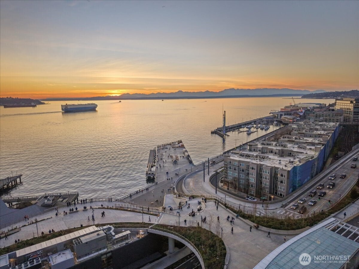 1900 Alaskan Way, Unit 108 Seattle, WA 98101 - Photo 2 of 38