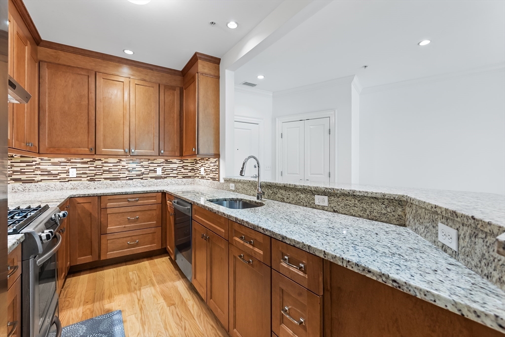39 Taylor Drive, Unit 2006 Reading, MA 01867 - Photo 15 of 36 a bathroom with a granite countertop sink and a bathtub