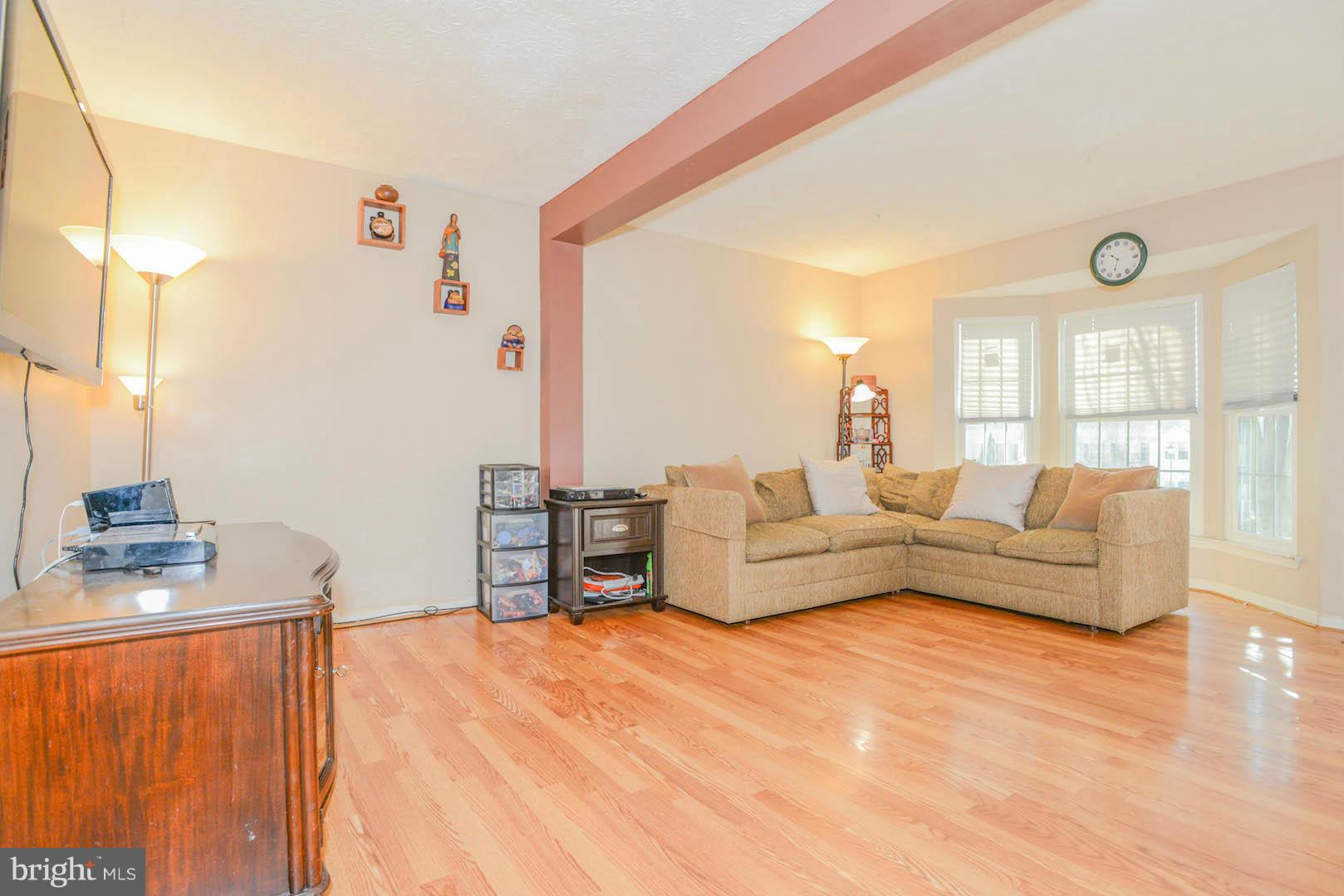 21 Ridge Manor Court Damascus, MD 20872 - Photo 3 of 30 Living Room