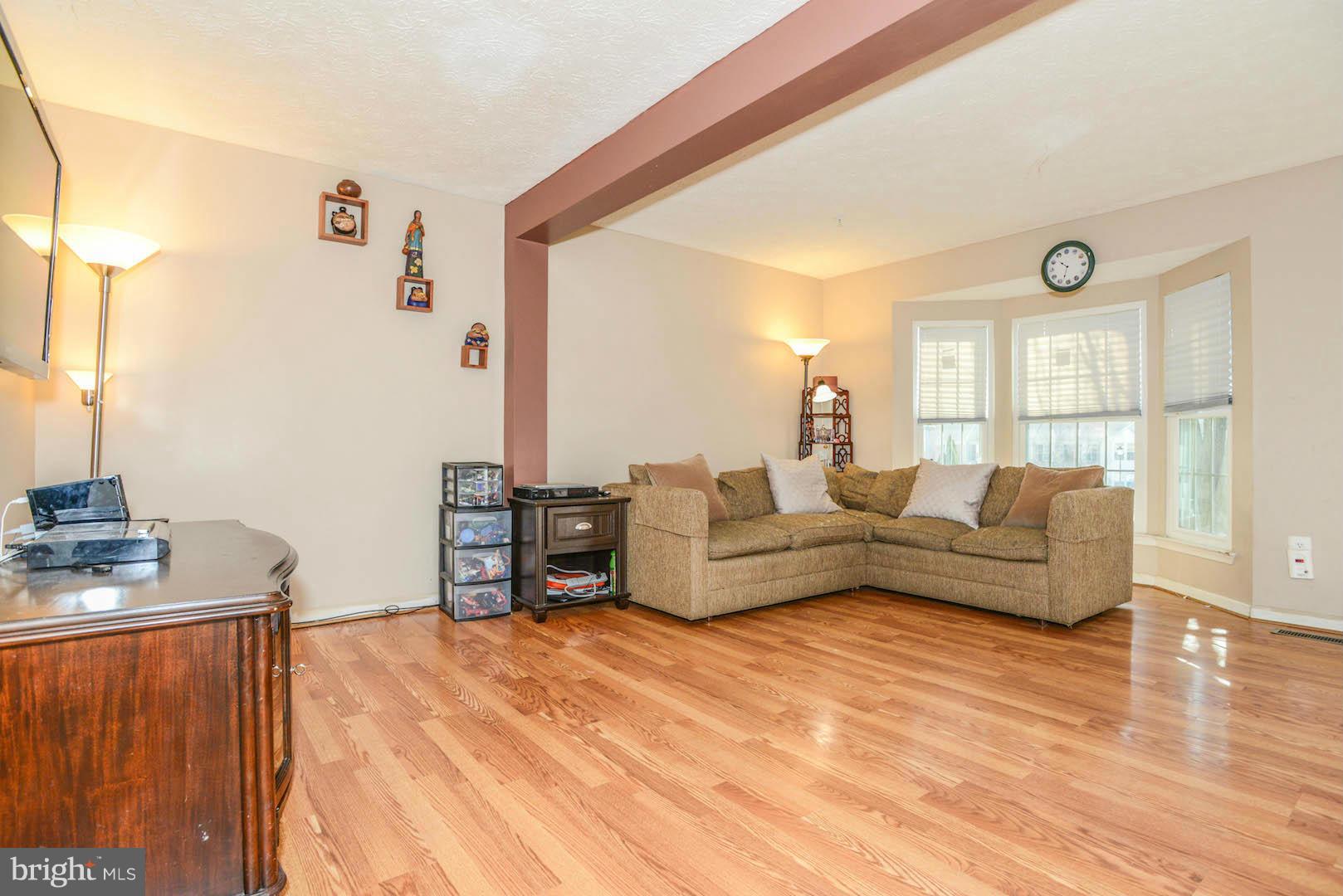 21 Ridge Manor Court Damascus, MD 20872 - Photo 4 of 30 Living Room
