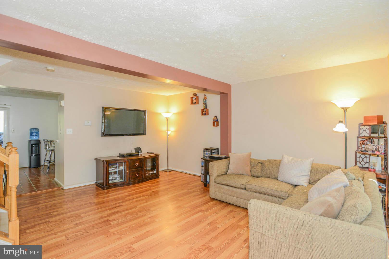 21 Ridge Manor Court Damascus, MD 20872 - Photo 5 of 30 Living Room