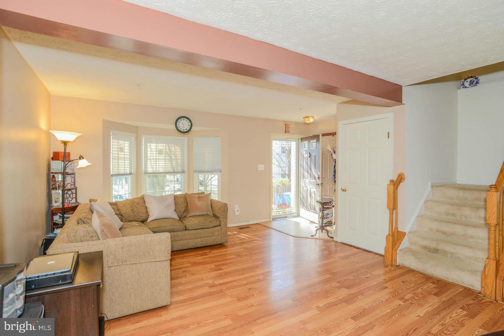 21 Ridge Manor Court Damascus, MD 20872 - Photo 6 of 30 Living Room