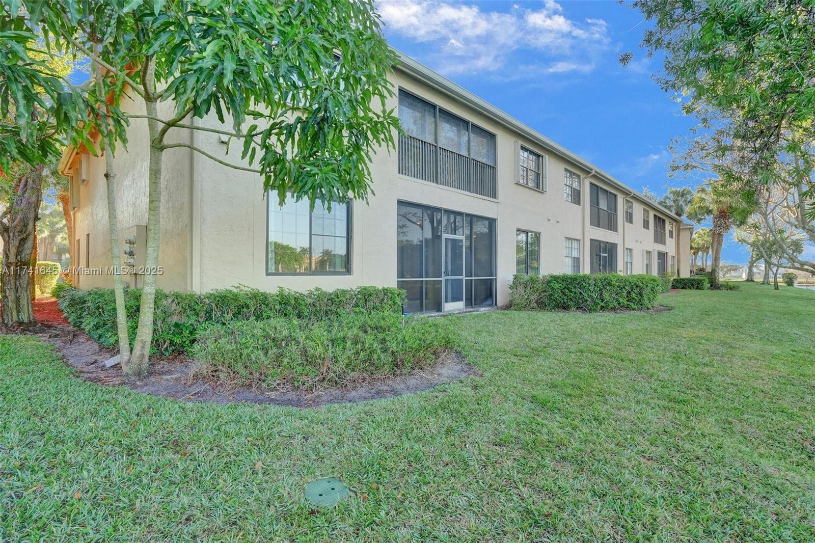 6765 Montego Bay Boulevard, Unit E Boca Raton, FL 33433 - Photo 12 of 91