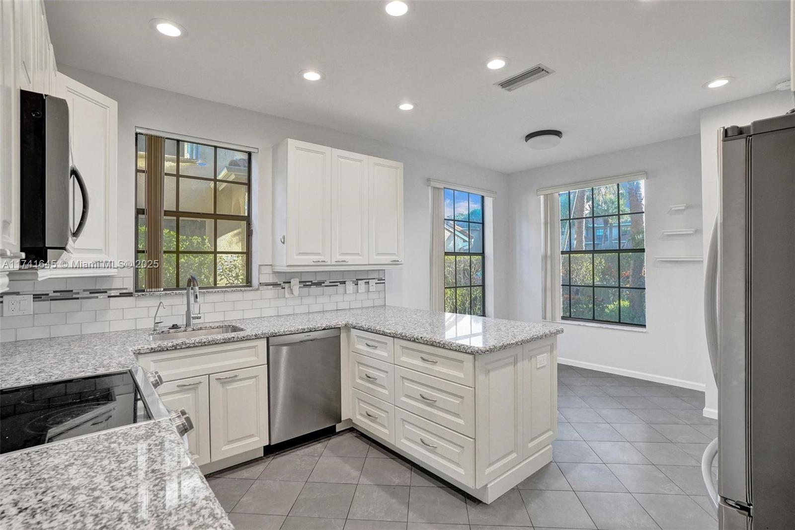 6765 Montego Bay Boulevard, Unit E Boca Raton, FL 33433 - Photo 29 of 91