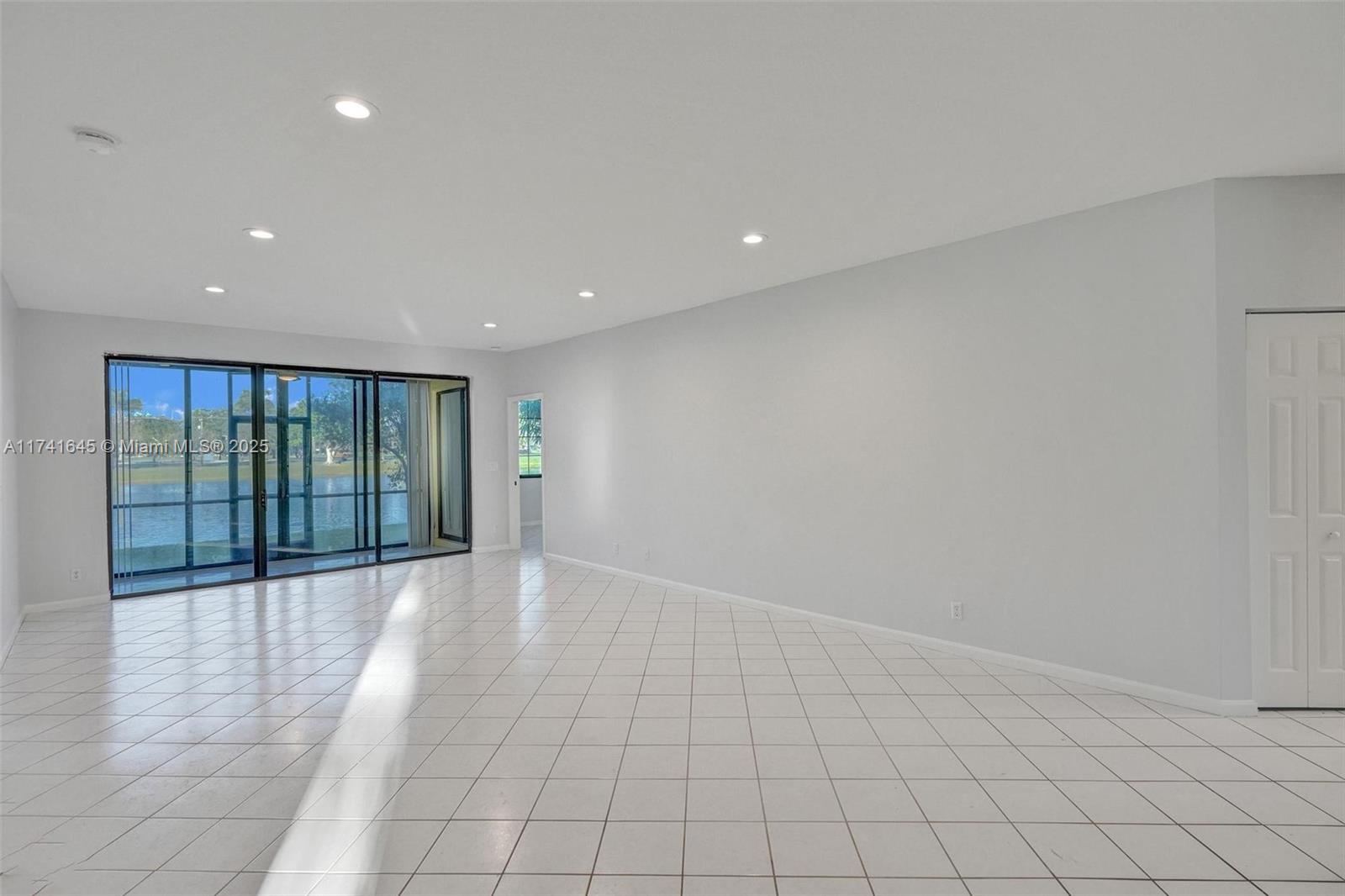 6765 Montego Bay Boulevard, Unit E Boca Raton, FL 33433 - Photo 33 of 91