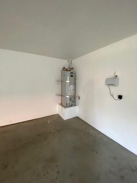 745 Haliburton Way Coalinga, CA 93210 - Photo 25 of 35 an empty room with windows