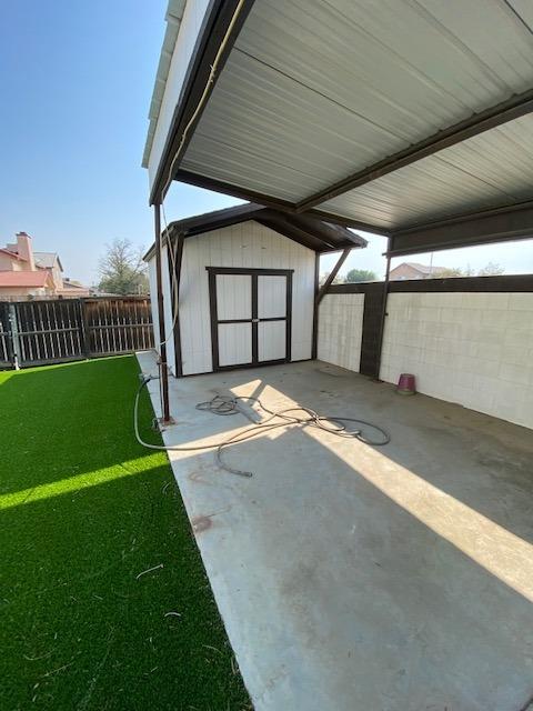 745 Haliburton Way Coalinga, CA 93210 - Photo 30 of 35 a view of a porch