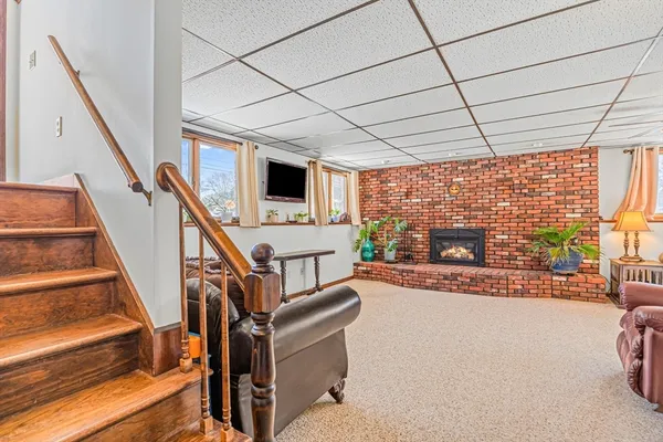 a view of a livingroom with furniture