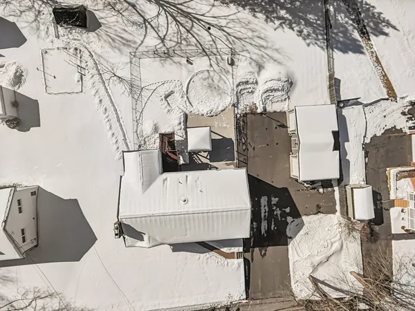a picture of table and chairs in a kitchen
