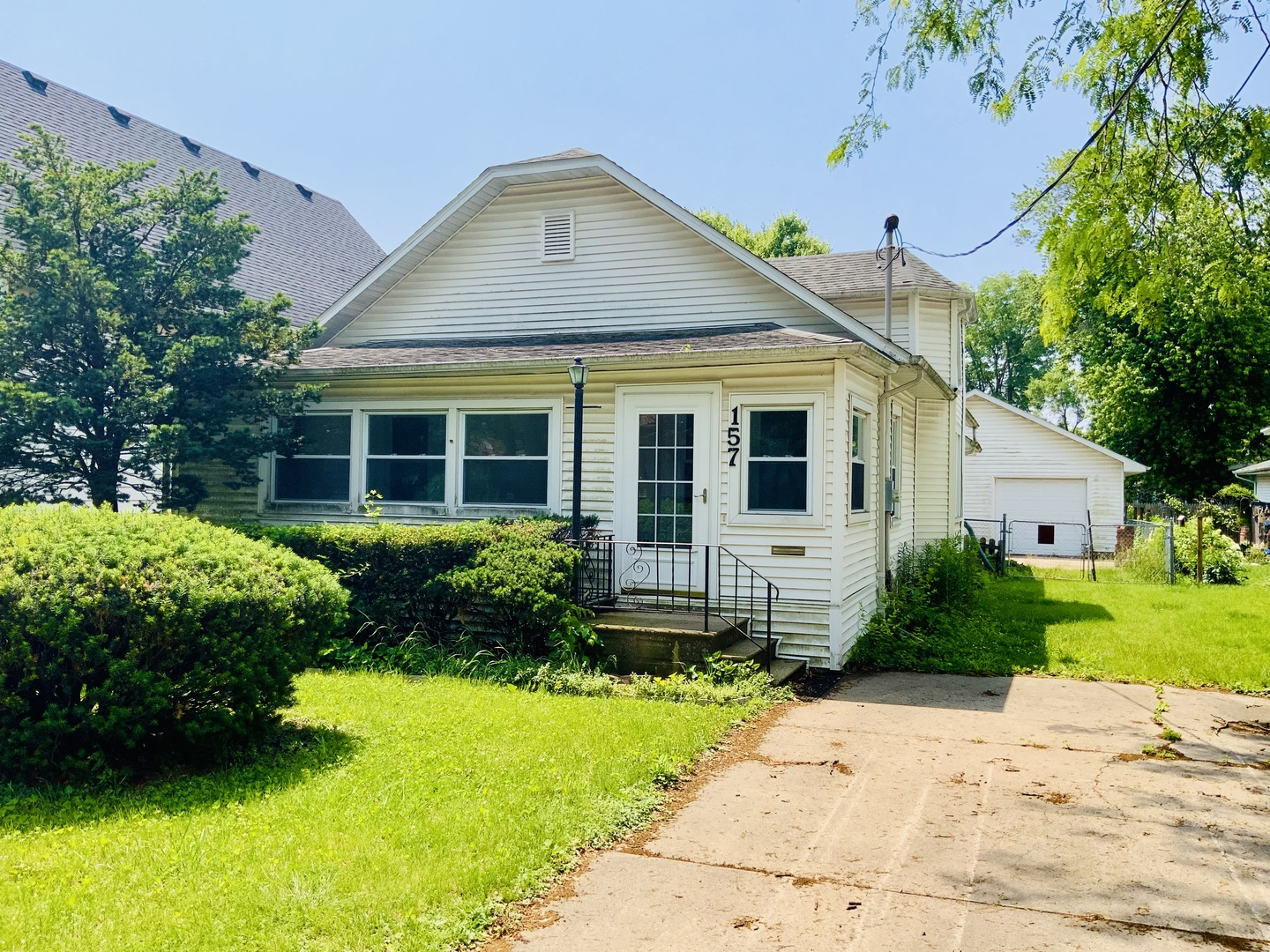 157 Prairie Street Ottawa, IL 61350 - Photo 1 of 20 a front view of a house with a garden
