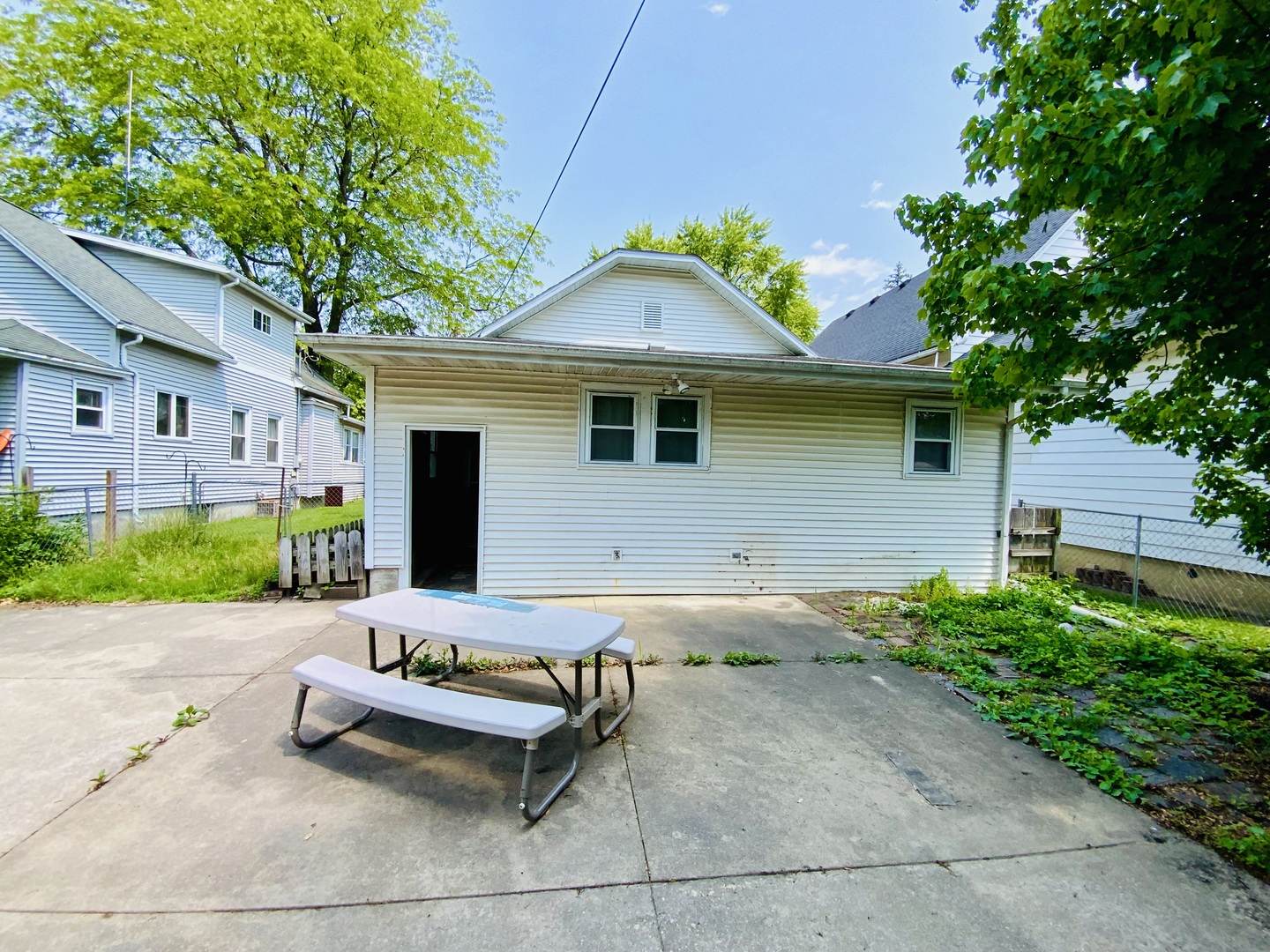 157 Prairie Street Ottawa, IL 61350 - Photo 13 of 20 a front view of a house with yard and outdoor seating