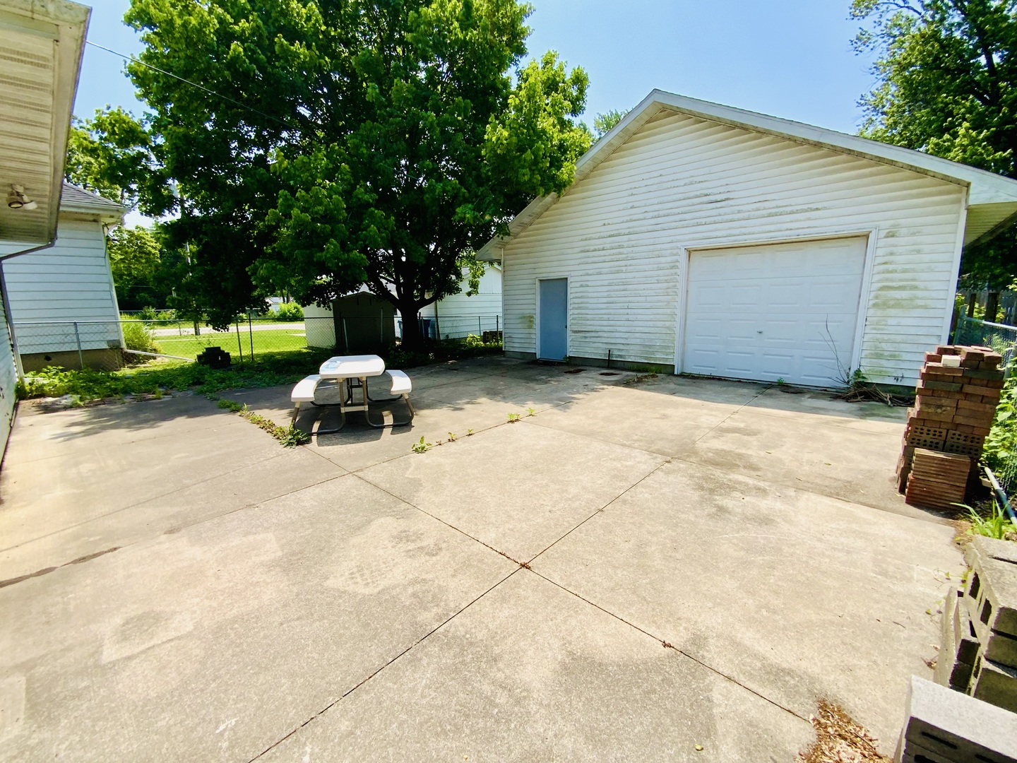 157 Prairie Street Ottawa, IL 61350 - Photo 14 of 20 a view of a house with backyard and trees