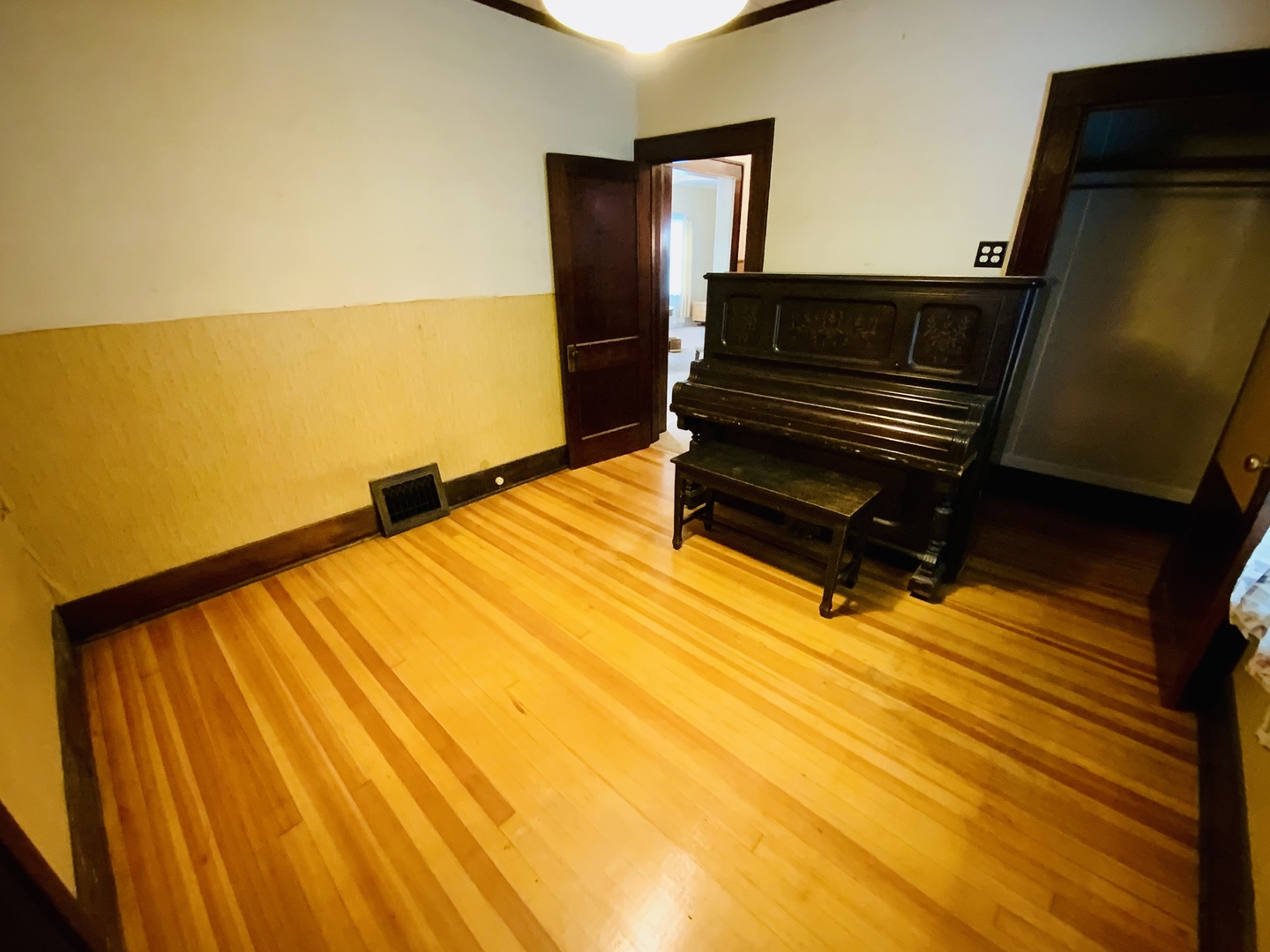 157 Prairie Street Ottawa, IL 61350 - Photo 8 of 20 a view of outdoor space with wooden floor