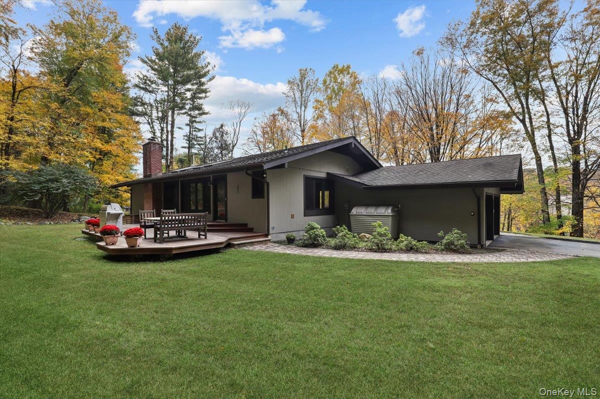 20 Faraway Road Armonk, NY 10504 - Photo 2 of 26