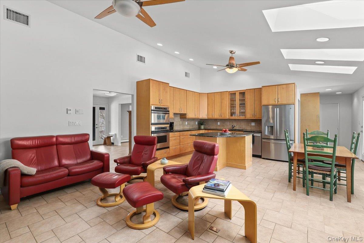 20 Faraway Road Armonk, NY 10504 - Photo 5 of 26 Family room open to the Kitchen