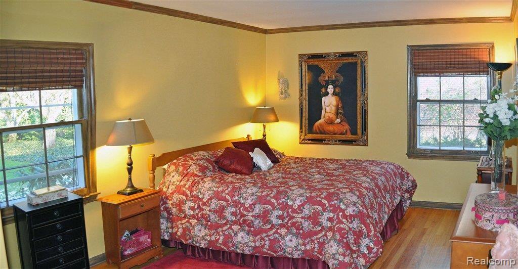 950 Shoreham Road Grosse Pointe, MI 48236 - Photo 15 of 23 13 Master-bdrm.-pano.jpg