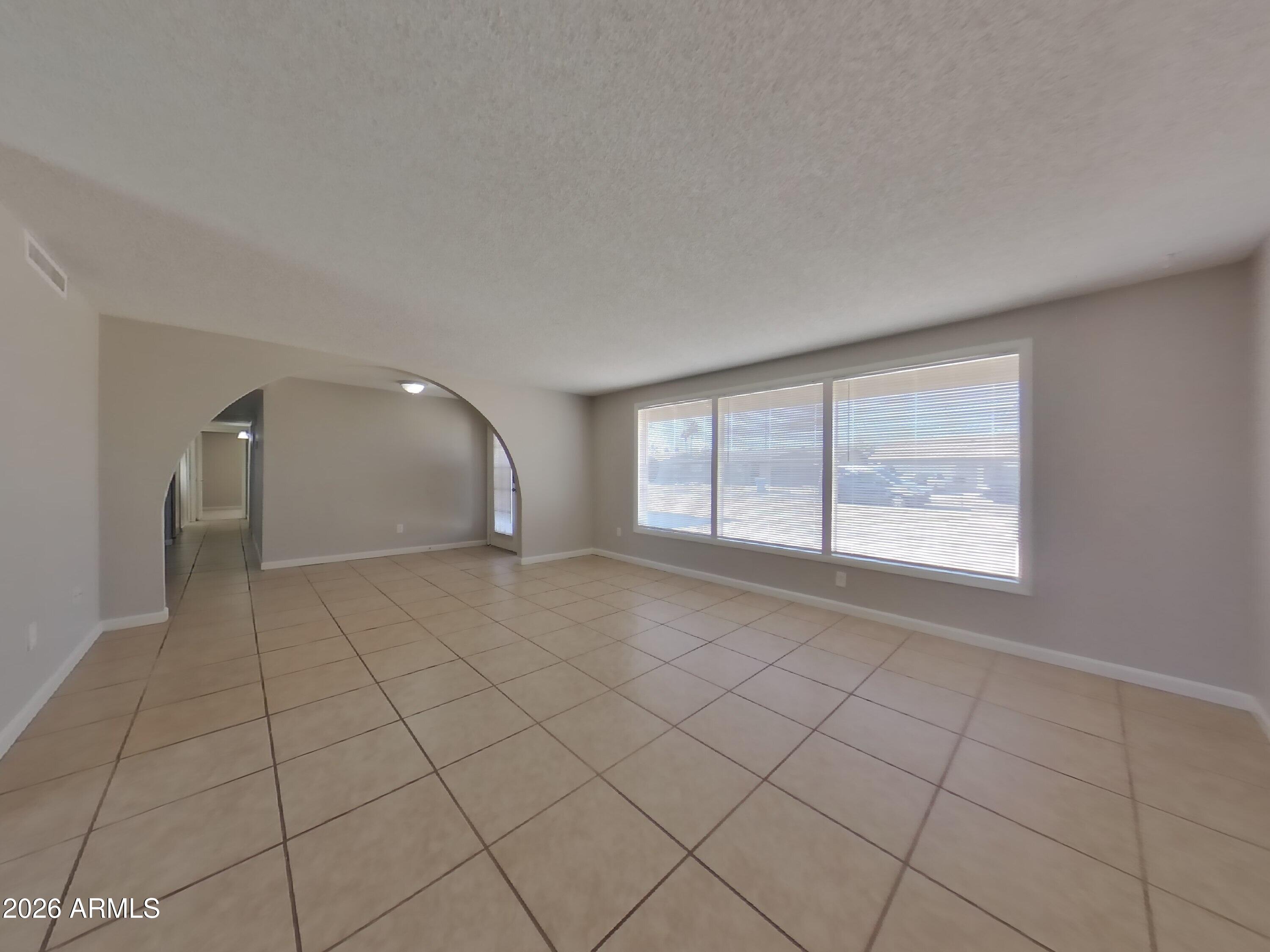 3830 West Royal Palm Road Phoenix, AZ 85051 - Photo 2 of 20 1_pc_Qo85dOx8dA_968A8us2Uv_layout_0